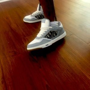 Selling my Dior sneakers only worn twice 500$